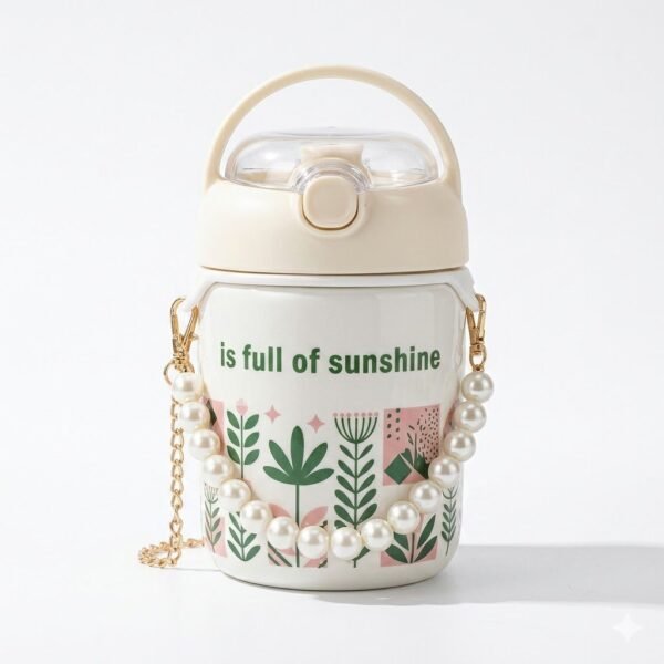 زجاجة مياه سيراميك "إز فول أوف صنشاين" (Is full of sunshine) بتصميم نباتي – مزودة بحزام لؤلؤ وسلسلة ذهبية.